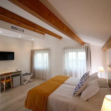 Riverside Alfama Otel