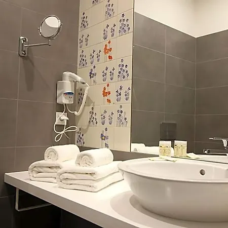 Riverside Alfama Hotel