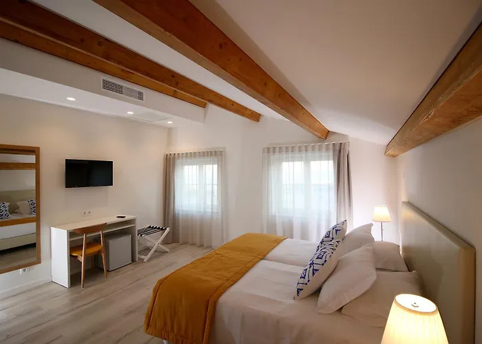 Riverside Alfama Otel