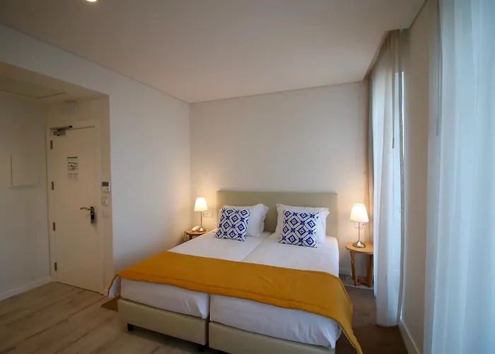 Riverside Alfama 3*